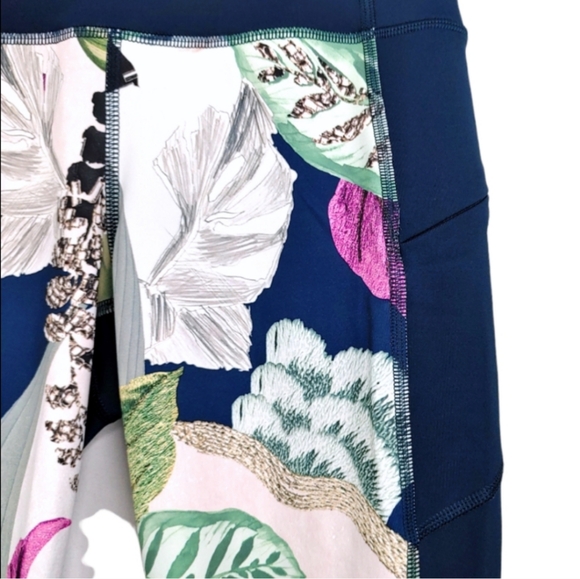 Athleta Oasis Contender Tropical Leaf 7/8  Length Pocket Legging Women's Size XS - Picture 4 of 11